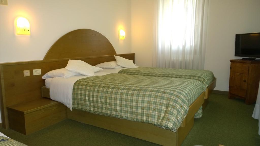 LA FELCE B&B Hotel Carisolo Zimmer foto