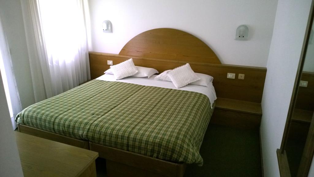 LA FELCE B&B Hotel Carisolo Zimmer foto