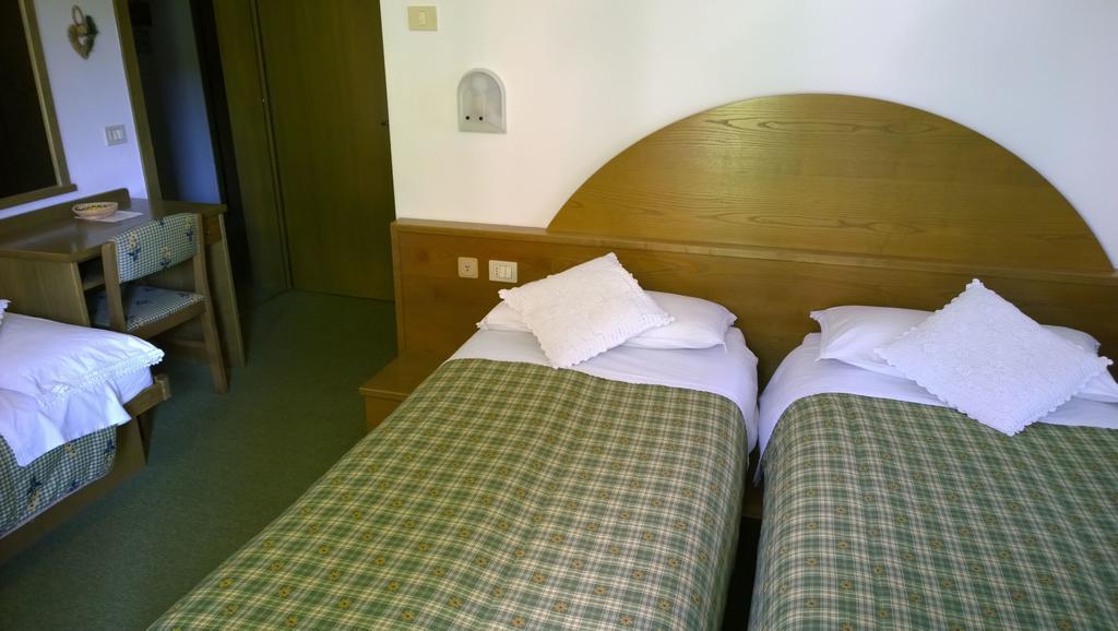 LA FELCE B&B Hotel Carisolo Zimmer foto