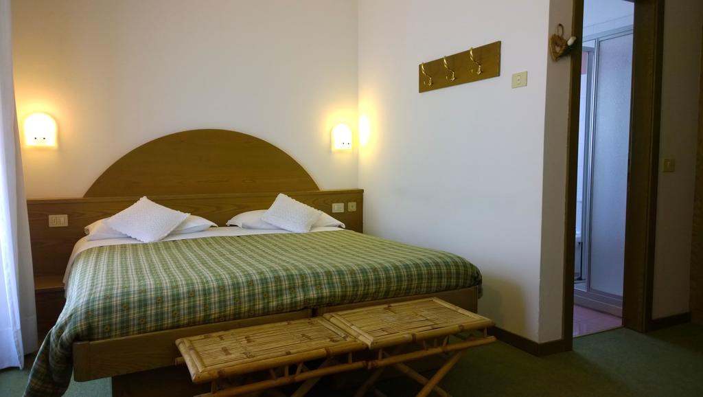 LA FELCE B&B Hotel Carisolo Zimmer foto